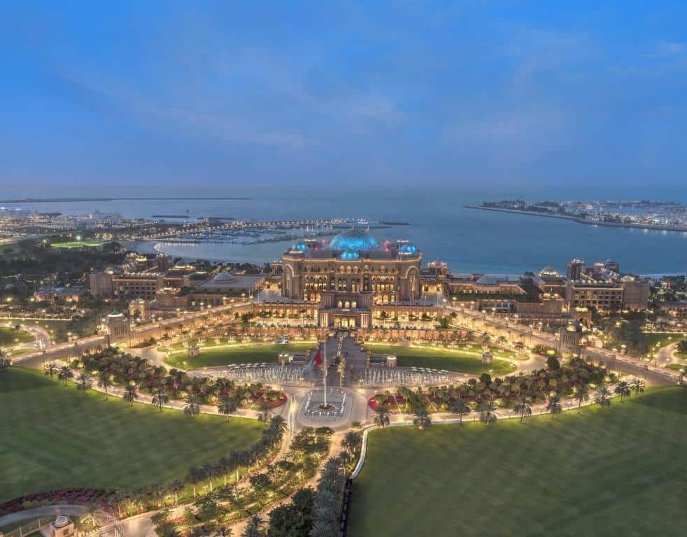 מלון 7 כוכבים באבו דאבי ארמון אמיראטס Emirates Palace
